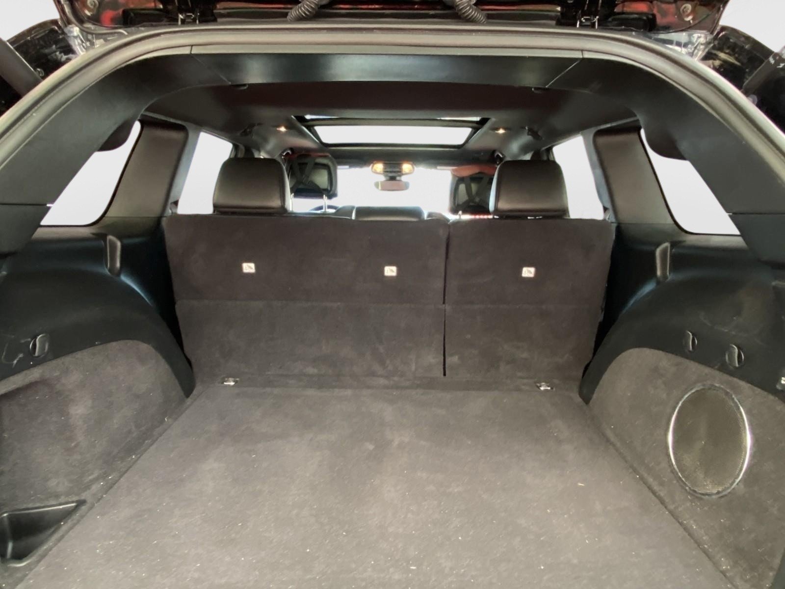 Used 2019 Jeep Grand Cherokee Overland AWD/4WD image 14
