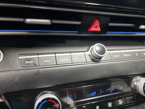 Used 2025 Hyundai Elantra SEL image 29