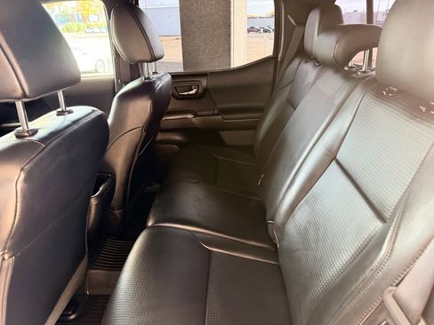Used 2020 Toyota Tacoma TRD Off-Road image 19