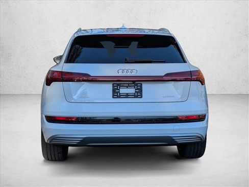 Used 2022 Audi e-tron Premium Plus w/ Premium Plus Package image 7