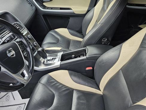 Used 2012 Volvo XC60 T6 R-Design image 11