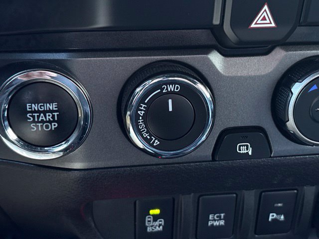 Used 2023 Toyota Tacoma TRD Off-Road w/ Technology Package AWD/4WD image 18