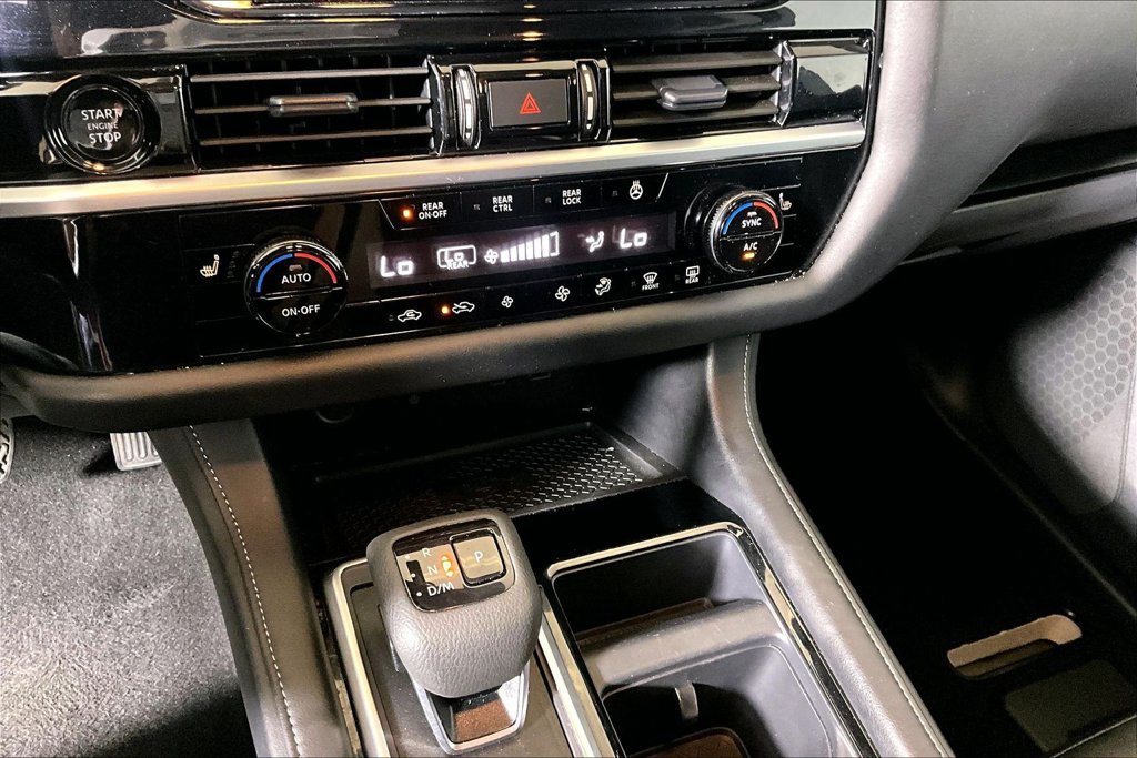 Used 2025 Nissan Pathfinder SL FWD image 26