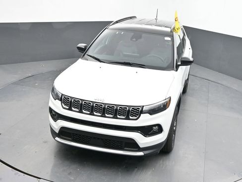 Used 2025 Jeep Compass Limited image 39
