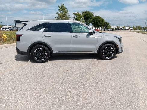 Certified 2024 Kia Sorento S w/ Panoramic Sunroof Package FWD image 15