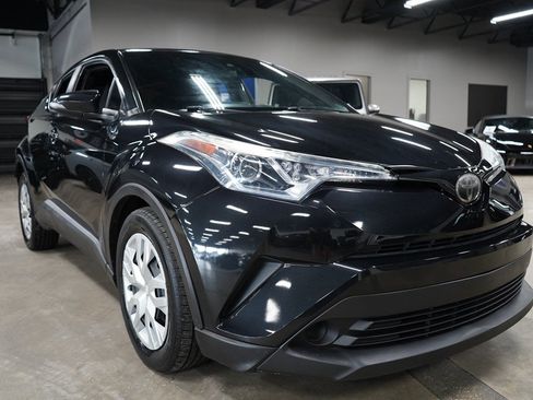 Used 2019 Toyota C-HR LE FWD image 7