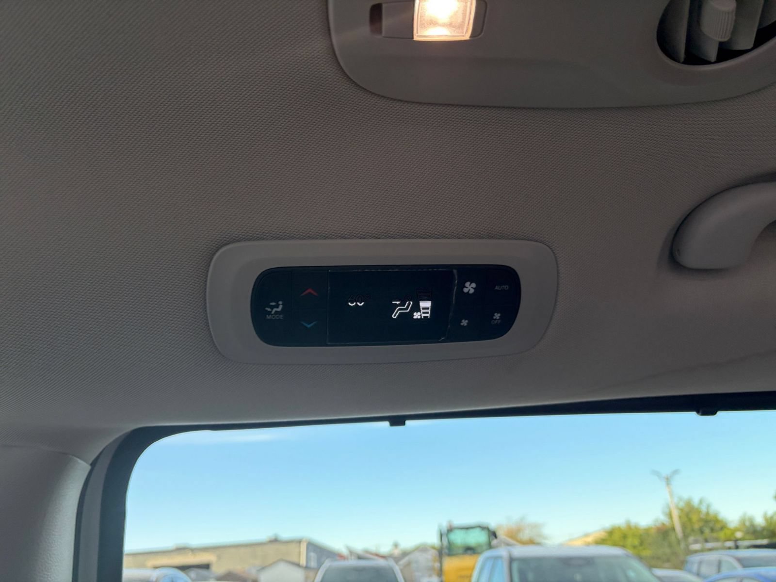 Used 2024 Chrysler Pacifica Touring-L FWD image 24