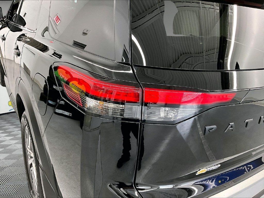 Used 2023 Nissan Pathfinder SL w/ Lighting Package (N92) AWD/4WD image 34