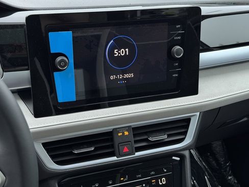 New 2025 Volkswagen Taos SE image 31