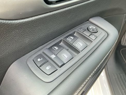 New 2025 Chrysler Voyager LX image 18