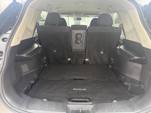 Used 2017 Nissan Rogue SV w/ Midnight Edition Package image 12