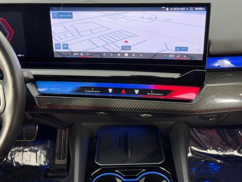 Used 2025 BMW M5 w/ Carbon Package image 25