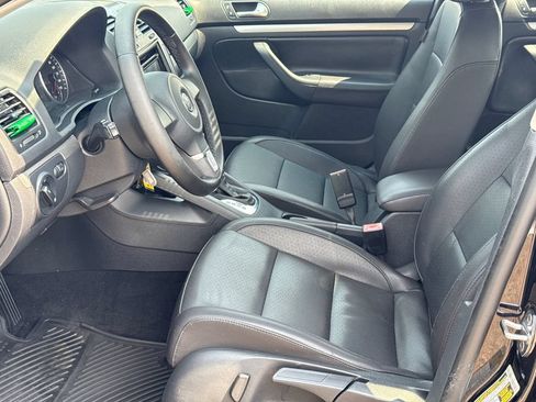Used 2010 Volkswagen Jetta Limited Edition FWD image 9