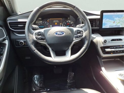 Used 2023 Ford Explorer XLT w/ Equipment Group 202A AWD/4WD image 17