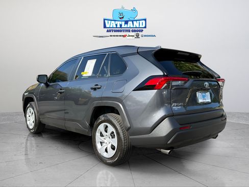 Used 2020 Toyota RAV4 LE FWD image 3