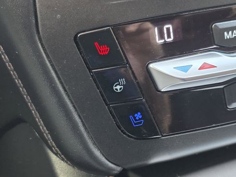 Used 2020 Ford Explorer Platinum w/ Premium Technology Package image 17