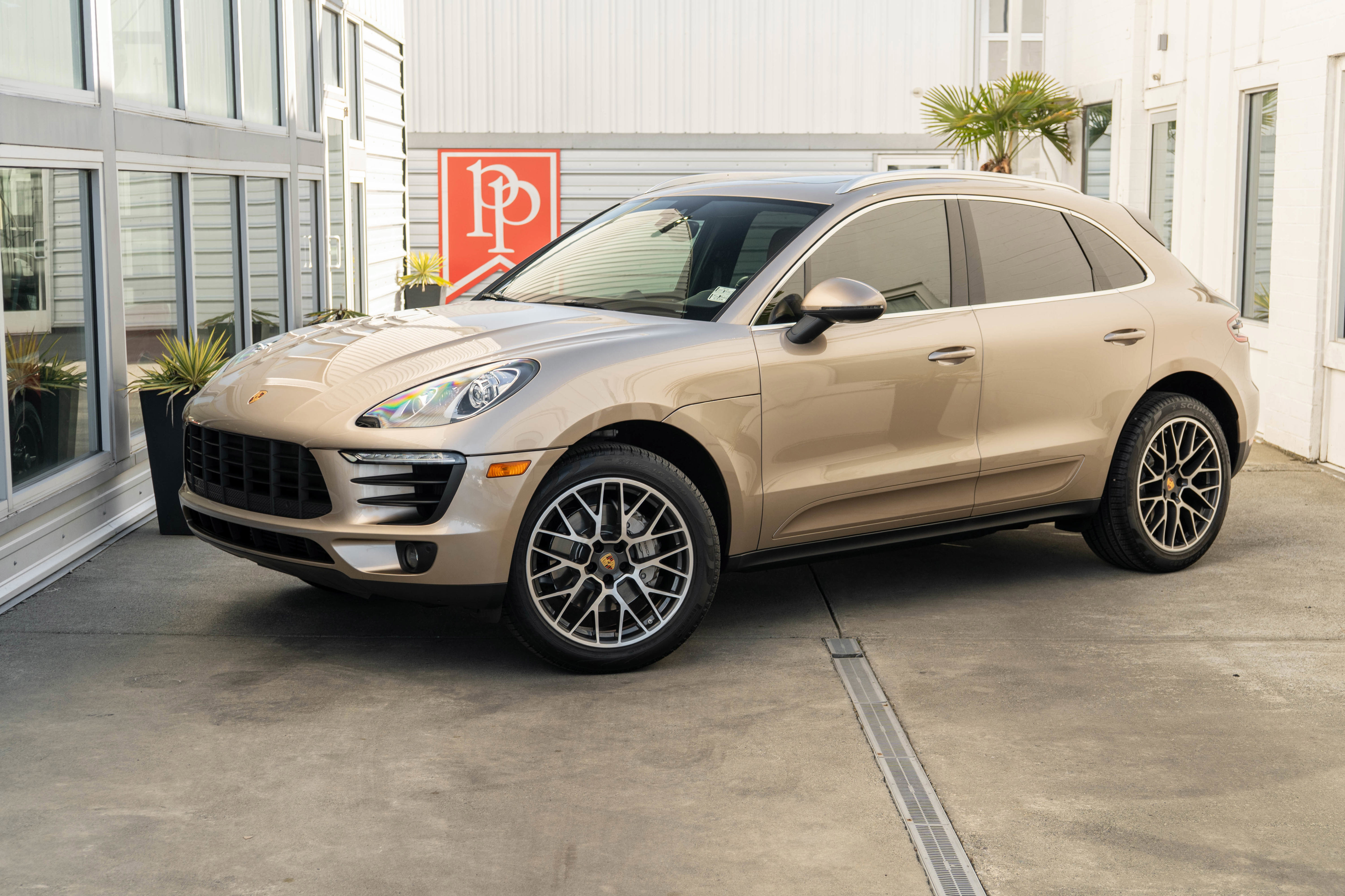 Used 2017 Porsche Macan S w/ Premium Package Plus AWD/4WD image 2
