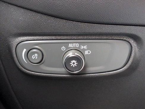 Used 2018 Chevrolet Equinox LT AWD/4WD image 17