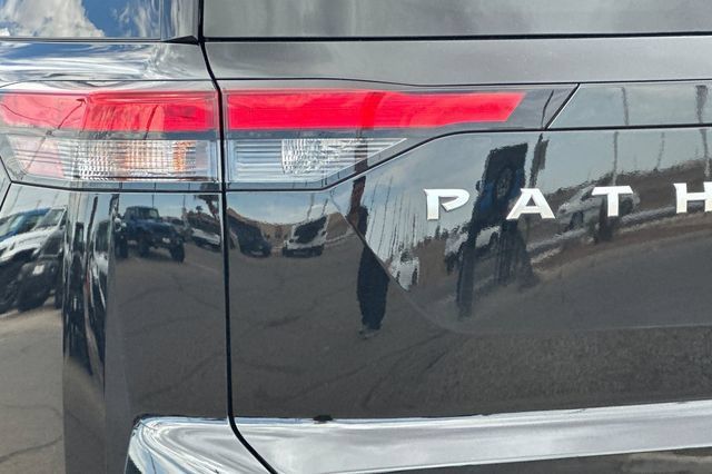 Used 2025 Nissan Pathfinder SV AWD/4WD image 26