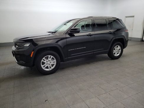 Used 2023 Jeep Grand Cherokee Laredo w/ Luxury Tech Group I image 2