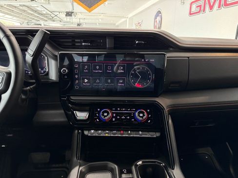 Certified 2025 GMC Sierra 2500 AT4 AWD/4WD image 18