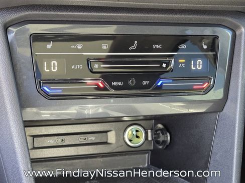 Used 2023 Volkswagen Tiguan SE w/ Panoramic Sunroof Package FWD image 29