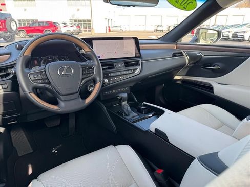 Used 2024 Lexus ES 350 Ultra Luxury w/ Accessory Package (Z1) image 11