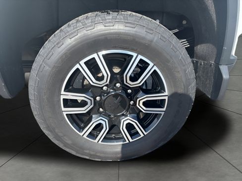 Used 2022 Chevrolet Silverado 3500 LTZ w/ LTZ Convenience Package AWD/4WD image 12
