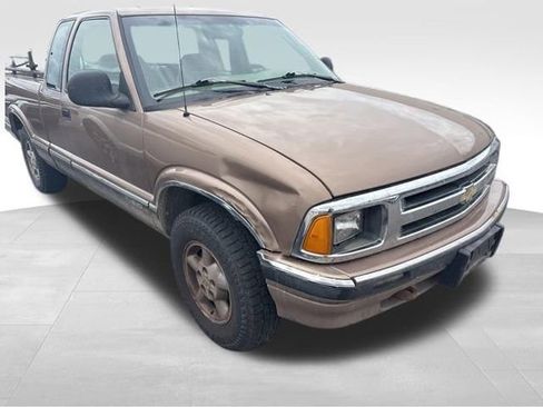 Used 1996 Chevrolet S10 Pickup LS AWD/4WD image 8