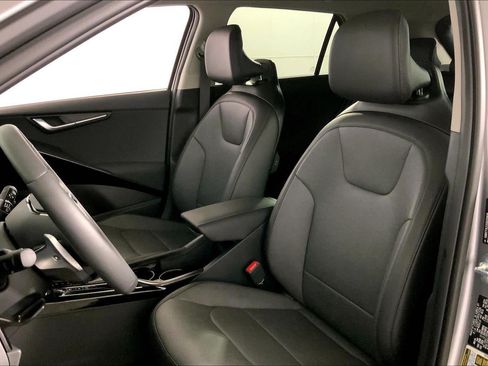 Certified 2025 Kia Niro SX Touring FWD image 22