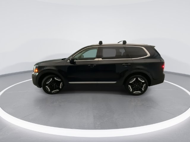Used 2024 Kia Telluride EX w/ EX Captain's Chair Package AWD/4WD image 3