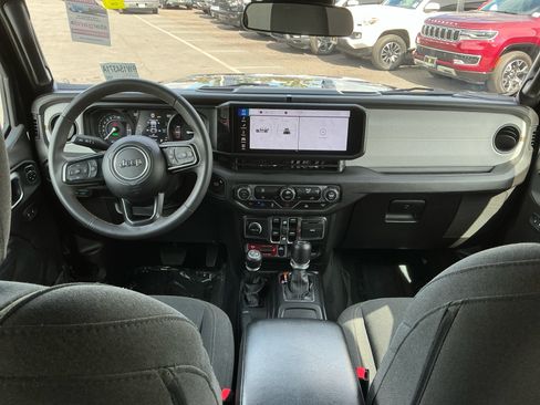 Used 2024 Jeep Wrangler Unlimited AWD/4WD image 17