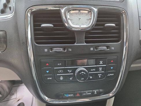 Used 2014 Chrysler Town & Country Touring w/ Driver Convenience Group FWD image 31