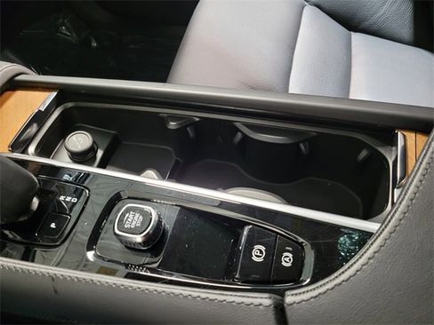 Certified 2025 Volvo XC90 B6 Plus image 35