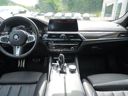 Used 2019 BMW 530i xDrive w/ M Sport Package AWD/4WD image 3