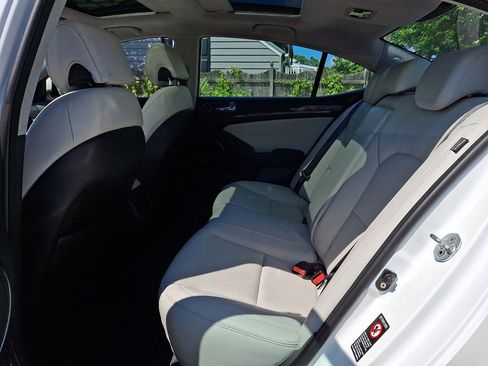 Used 2016 Kia Cadenza Limited FWD image 19