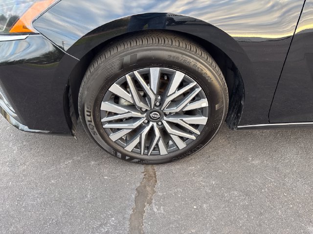 Used 2025 Nissan Altima 2.5 SV FWD image 25