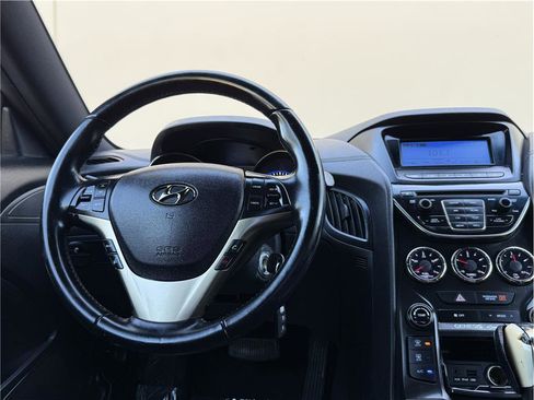 Used 2013 Hyundai Genesis 2.0T RWD image 10