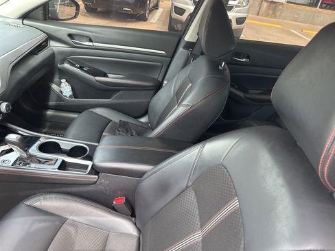 Used 2024 Nissan Altima 2.5 SR FWD image 2