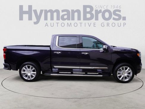 Used 2022 Chevrolet Silverado 1500 High Country w/ Technology Package image 4