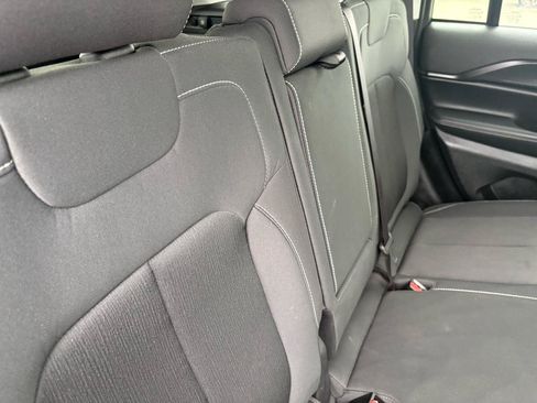 Used 2023 Jeep Grand Cherokee Laredo AWD/4WD image 51
