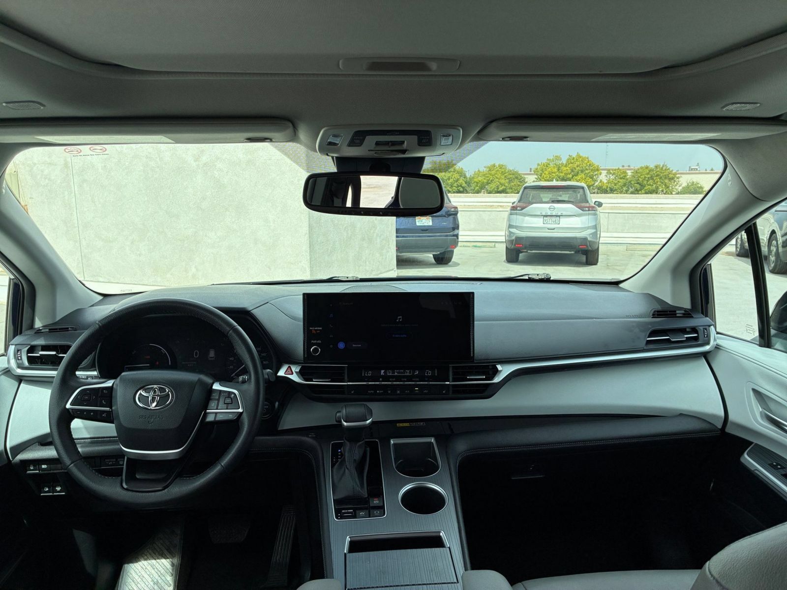 Used 2025 Toyota Sienna XLE FWD image 35