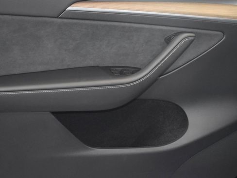 Used 2023 Tesla Model Y Long Range image 20