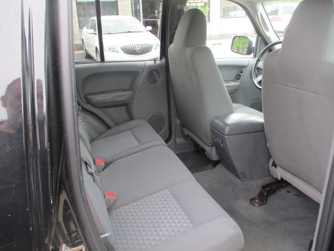 Used 2007 Jeep Liberty Sport image 9
