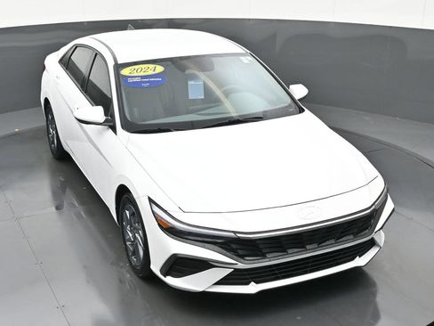 Certified 2024 Hyundai Elantra SEL image 37