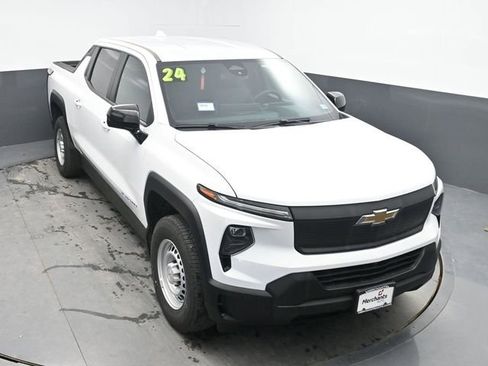 Used 2024 Chevrolet Silverado EV W/T AWD/4WD image 21
