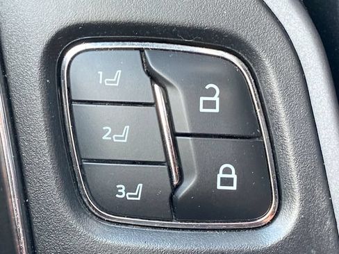 Used 2025 Ford F350 Lariat AWD/4WD image 36