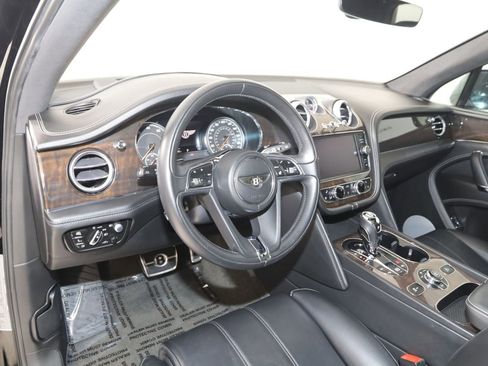 Used 2019 Bentley Bentayga image 39