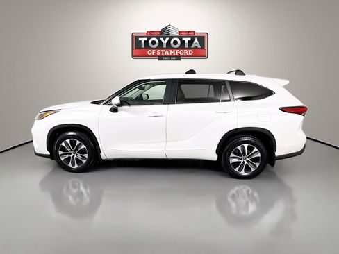 Used 2023 Toyota Highlander XLE AWD/4WD image 4