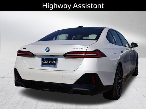 New 2026 BMW 550e xDrive image 9